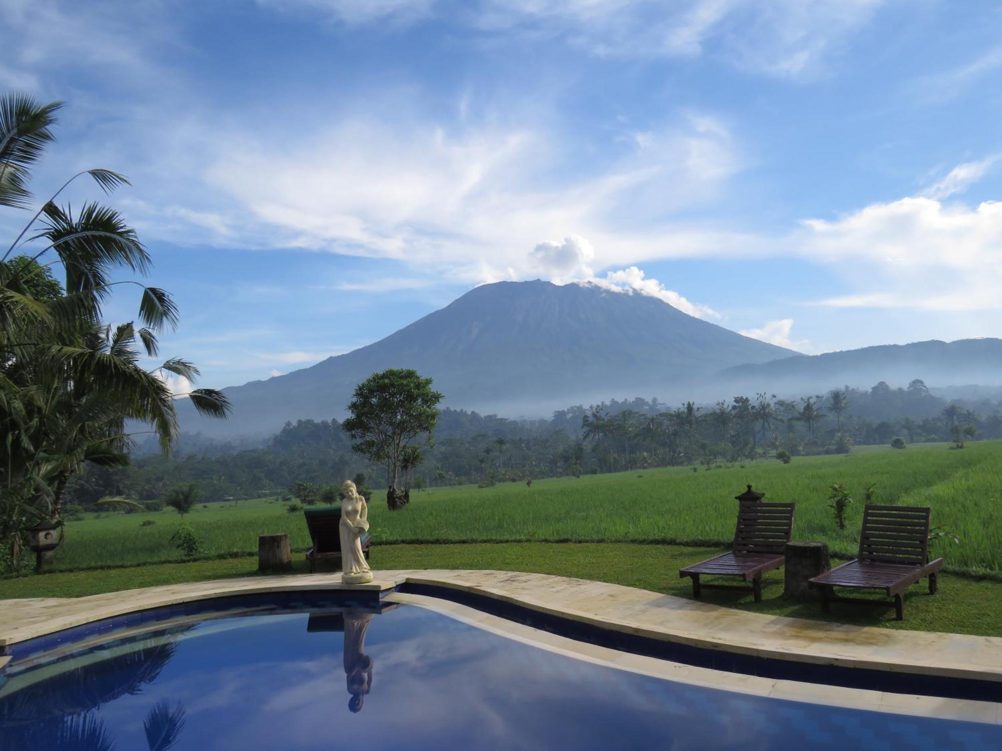 Great Mountain Views Villa Resort Selat Buitenkant foto