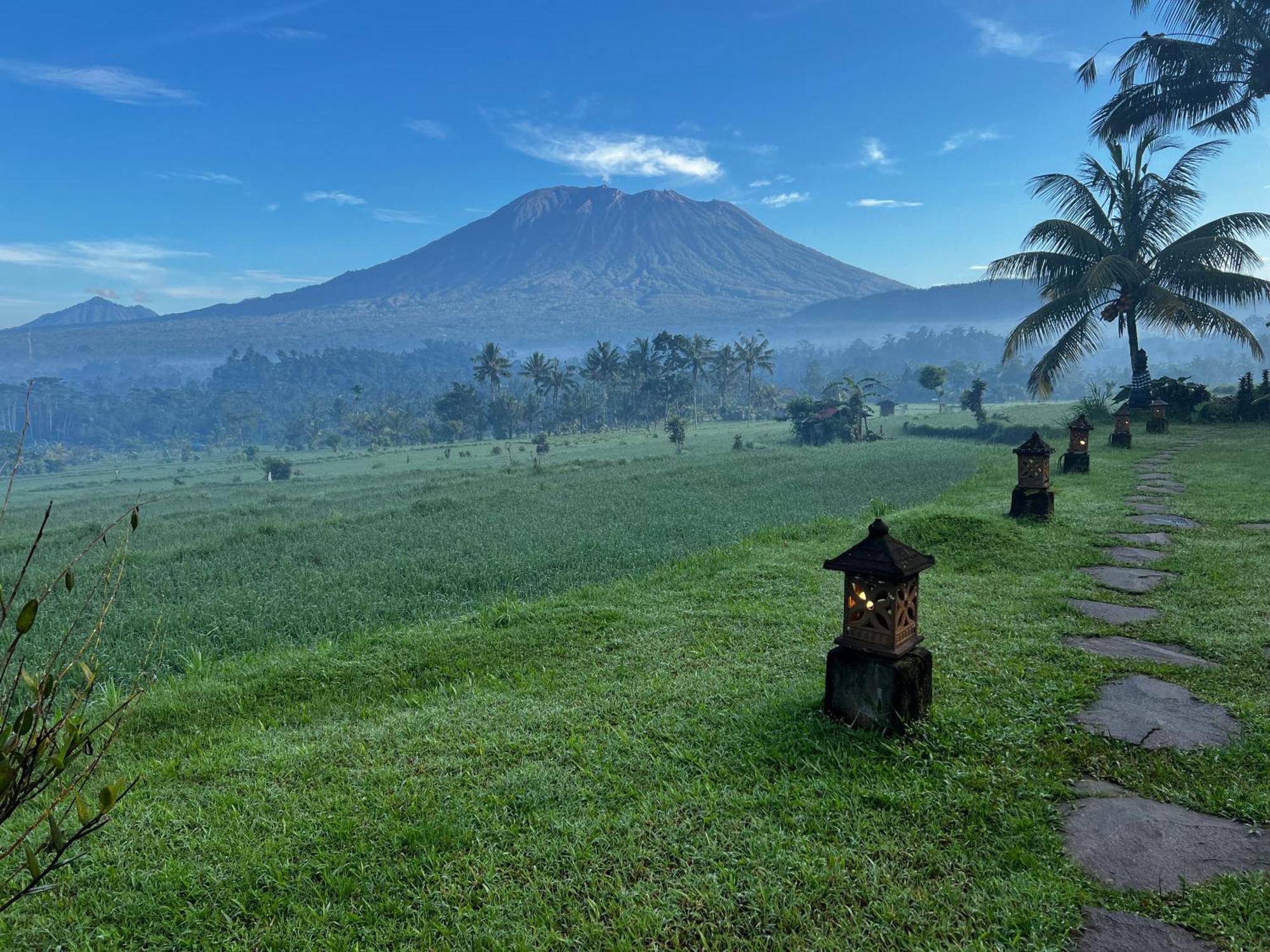 Great Mountain Views Villa Resort Selat Buitenkant foto