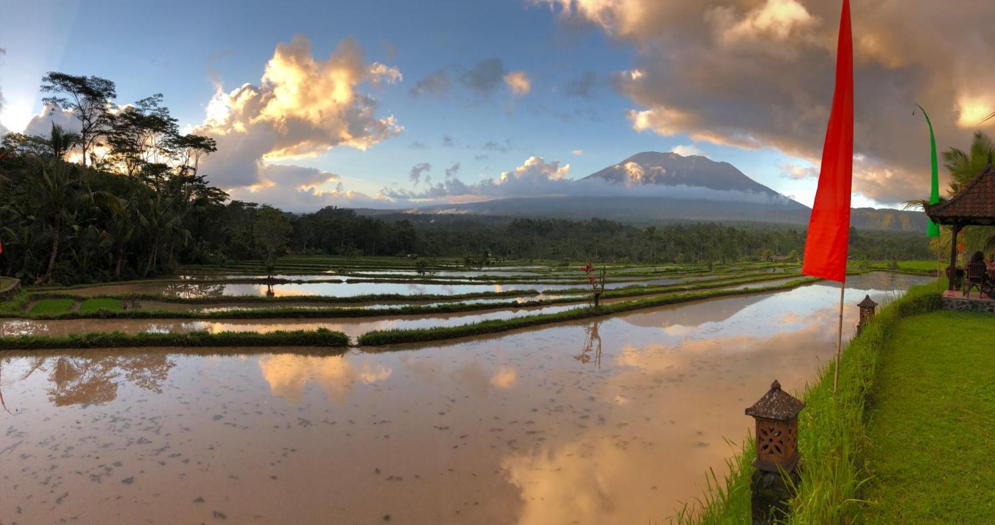 Great Mountain Views Villa Resort Selat Buitenkant foto